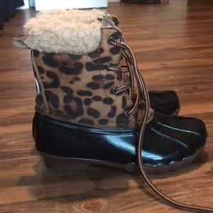 Adrienne Vittadini girls cheetah duck boots